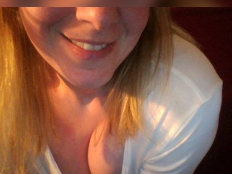 Livesex met sharon1906 uit Rotterdam